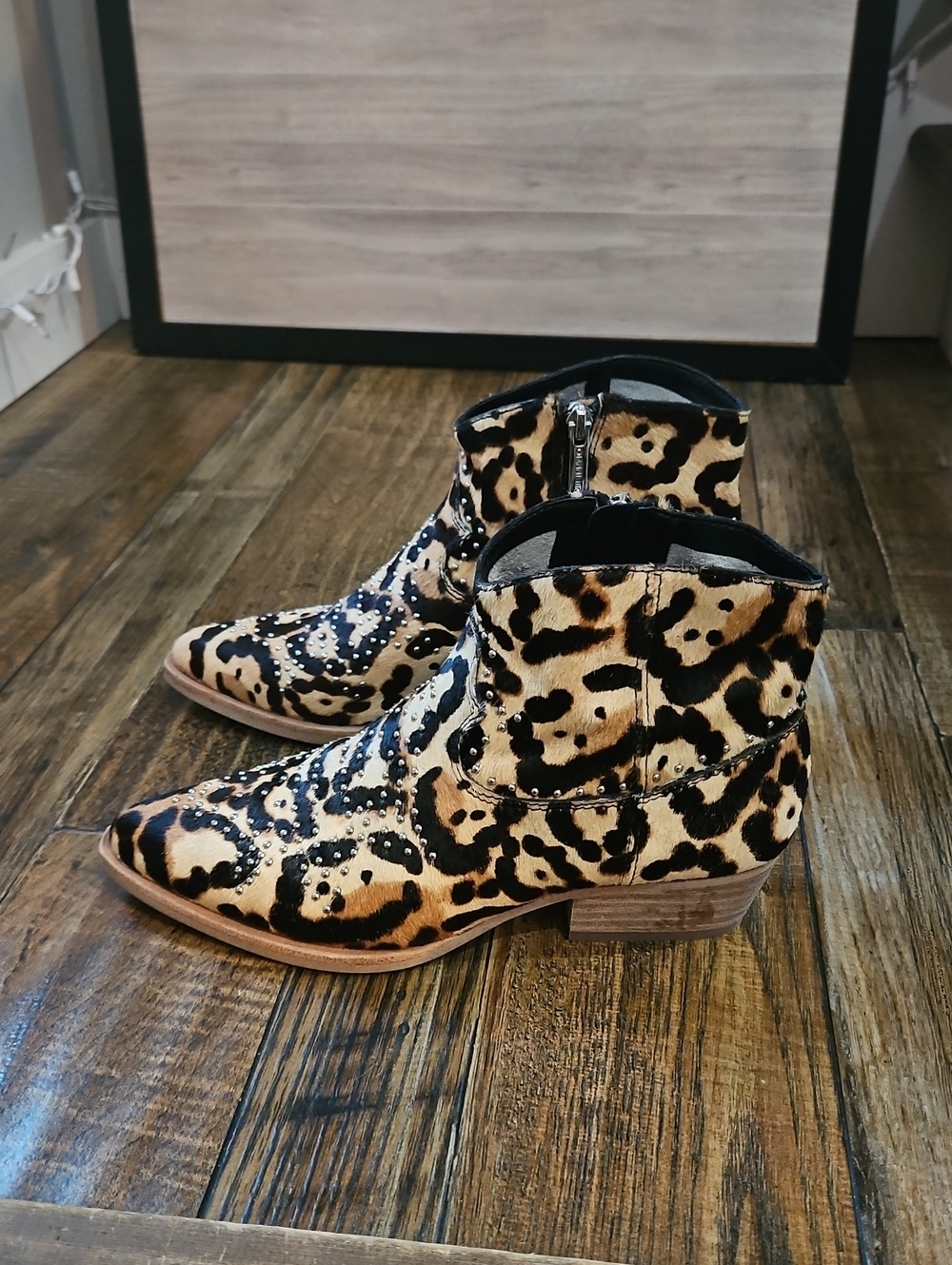Gianni Bini Womens Pointed Toe Leopard Print Calf Hair Ankle Boots with Studs